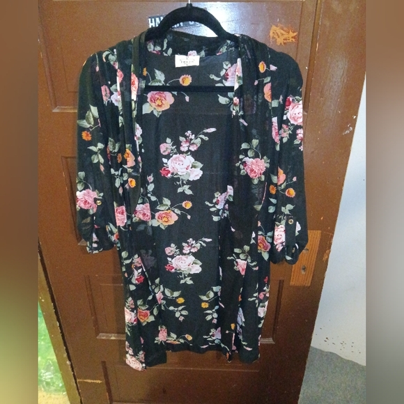 EUC Ember Sheer Black Floral Kimono M - Picture 1 of 5